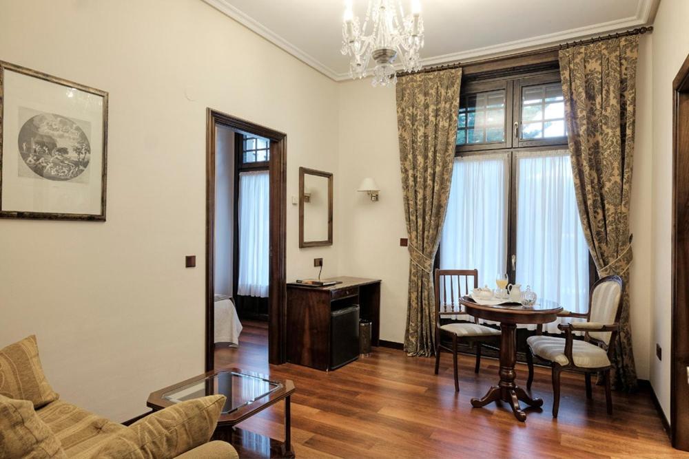 Palacio Arias نافيا المظهر الخارجي الصورة